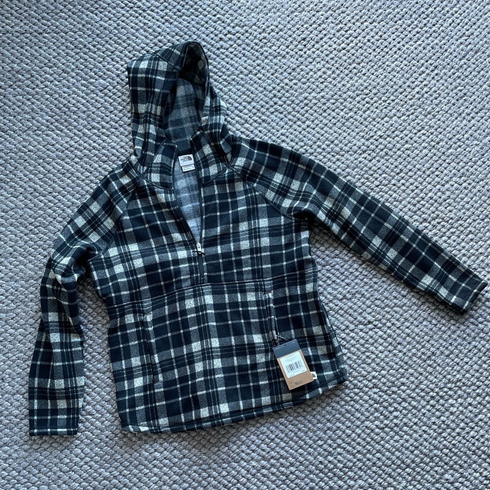 NWT North Face woman’s fleece jacket